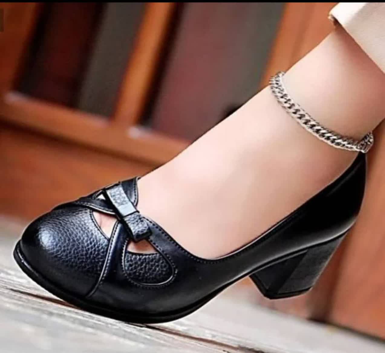 کفش طبی پاشنه دار رویه حلقه ای کفش طبی پاشنه دار رویه حلقه ای